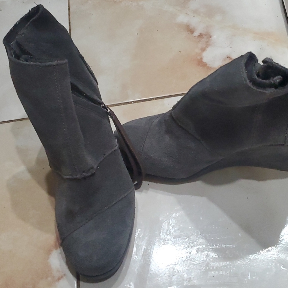 Tom's  wedges